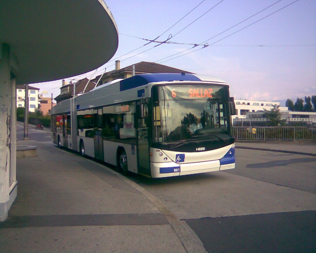 Hess Swisstrolley3 an der Endhaltestelle Lausanne-Maladire. Wagen 861 der Transports Publics de la Rgion Lausannoise (TL).