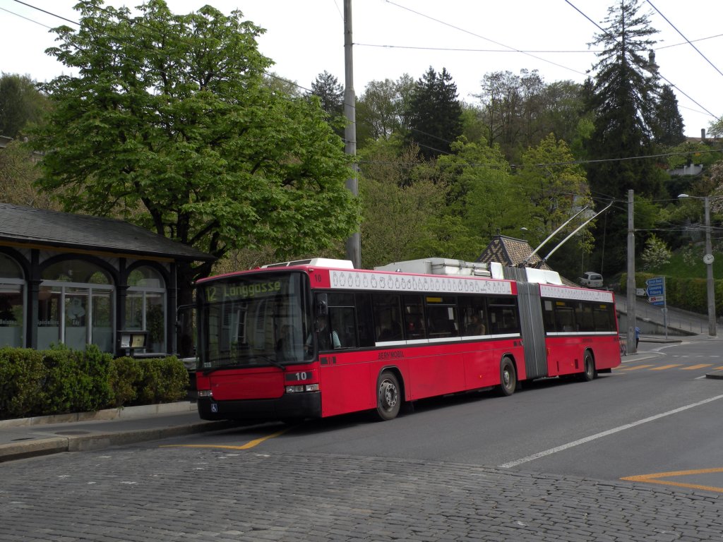 Hess Trolleybus mit der Betriebsnummer 10 auf der Linie 12 bei der Haltestelle beim neuen Brenpark in Bern. Die Aufnahme stammt vom 14.04.2011.