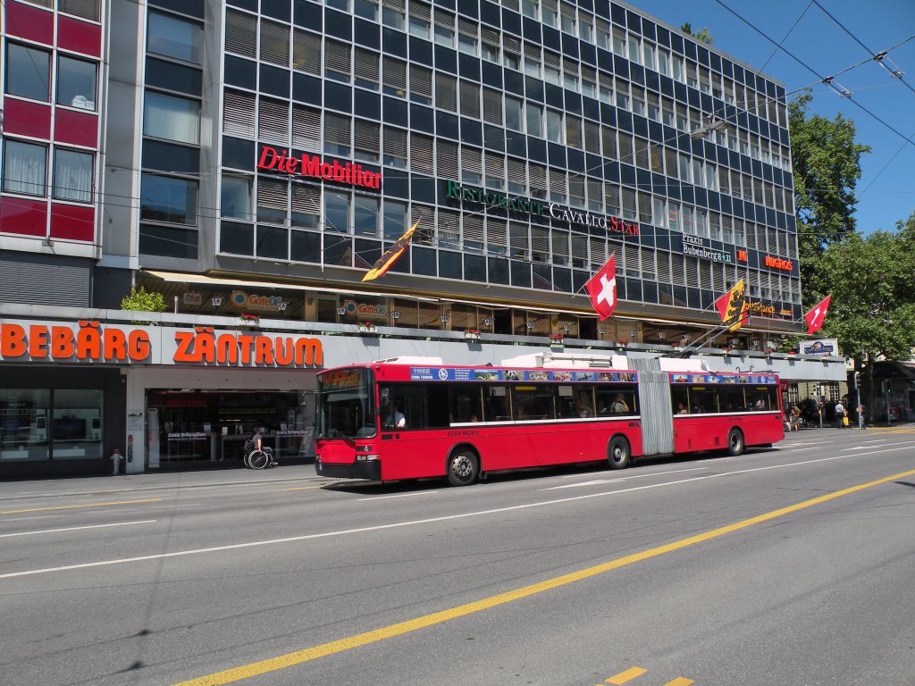 Hess Trolleybus mit der Betriebsnummer 4 auf der Linie 12 am Bubenbergplatz in Bern. Die Aufnahme stammt vom 18.05.2011.