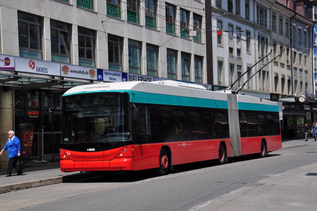 Hess Trolleybus mit der Betriebsnummer 54 auf der Linie 4 in der Arbergstrasse in Biel. Die Aufnahme stammt vom 24.05.2012.