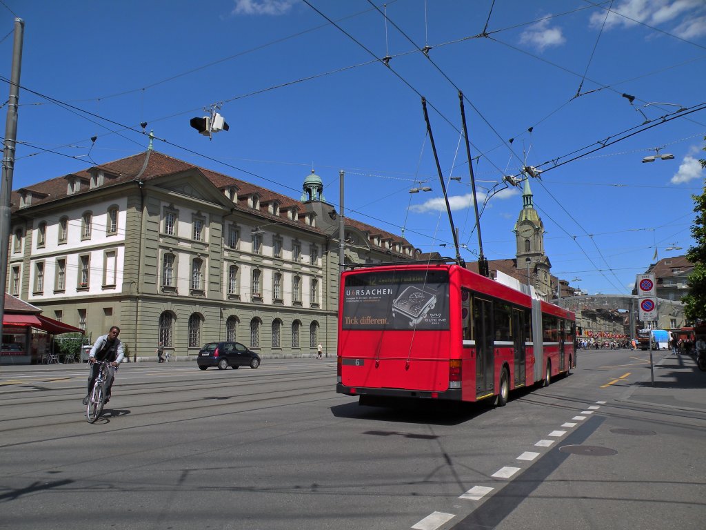 Hess Trolleybus mit der Betriebsnummer 6 auf der Linie 12 am Bubenbergplatz in Bern. Die Aufnahme stammt vom 18.05.2011.