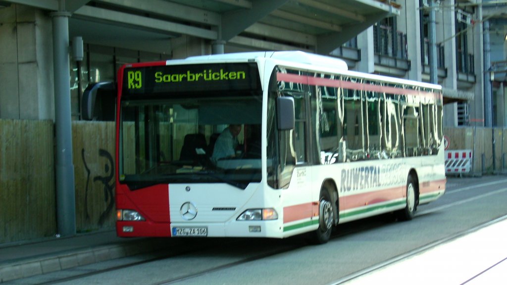 Hier ist ein Citaro Bus der Firma Ruwertal Reisen zu sehen. Die Aufnahme des Foto war am 16.07,2010 in Saarbrcken.
