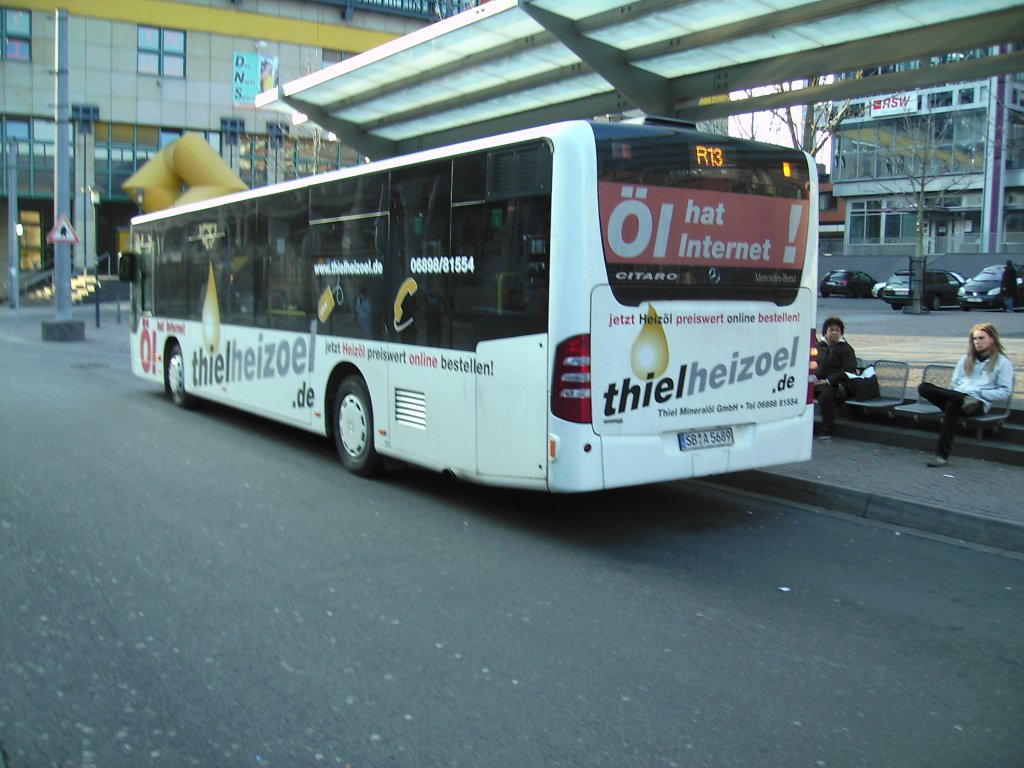 Hier ist ein Citaro Bus mit neuer Werbung zu sehen. Die Aufnahme des Photos war am 30.03.2010.Der Bus trgt Werbung einer Internet l Bestell Firma.