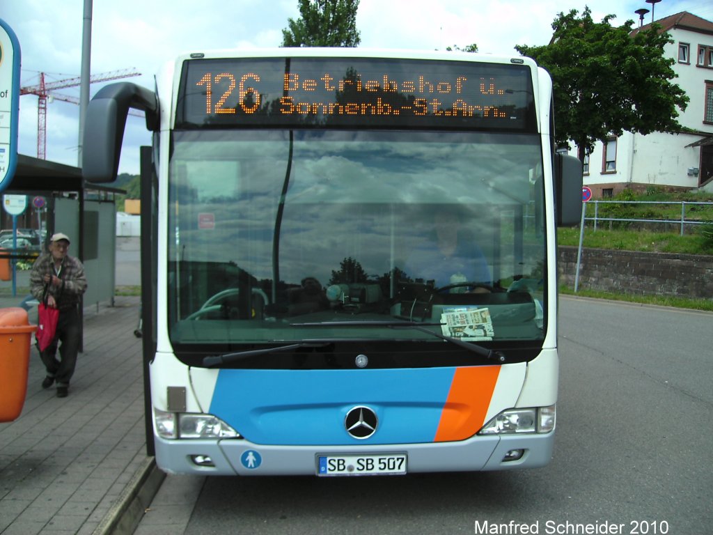 Hier ist ein Citaro Bus mit der neuen Wochenspiegel/Die Woch Werbung zu sehen. Das Foto habe ich am 24.07.2010 in Saarbrcken Brebach gemacht.