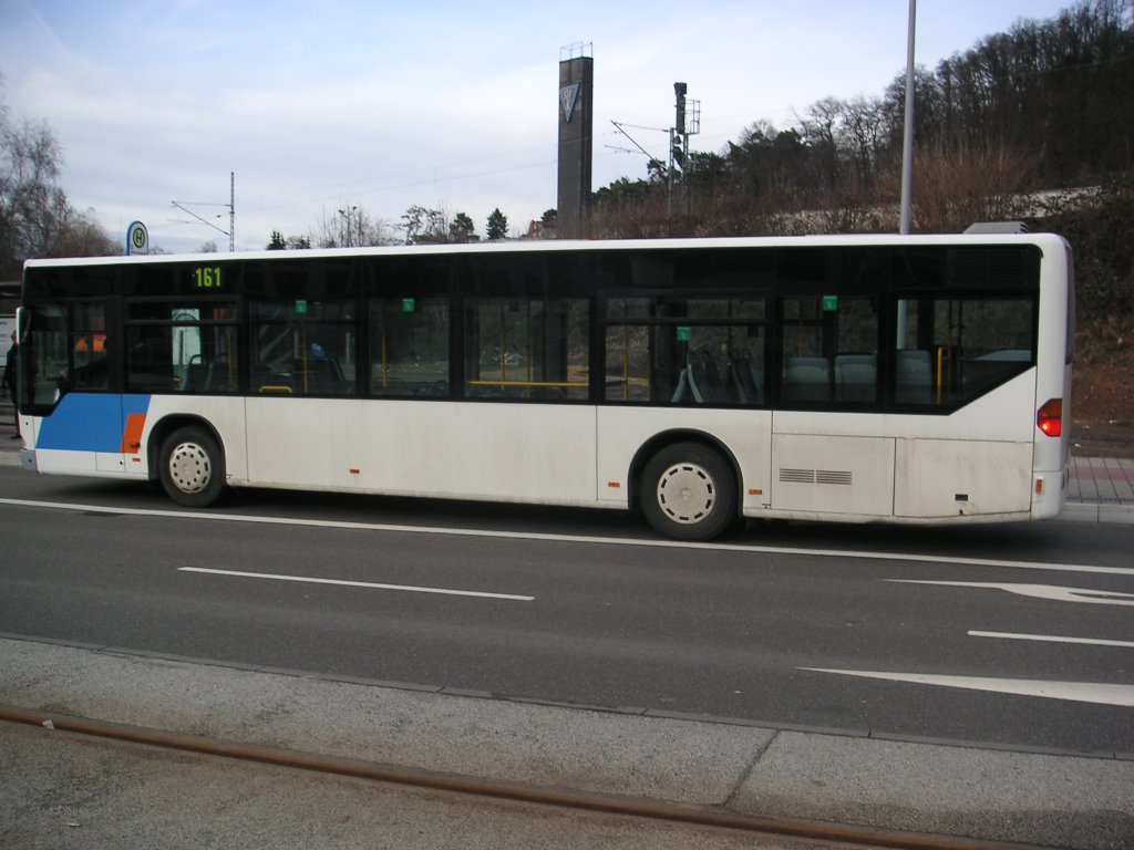 Hier ist ein Citaro zu sehen. Gefahren wird der Bus von der Firma Manfred Harz GmBH. Das Foto habe ich am 05.03.2010 in Saarbrcken an der Haltestelle Rmerkastel aufgenommen.