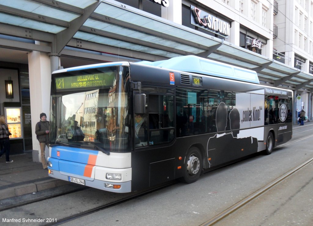 Hier ist ein MAN Bus mit neuer Kino Werbung zu sehen.Die Aufnahme habe ich am 28.02.2011 in Saarbrcken gemacht.