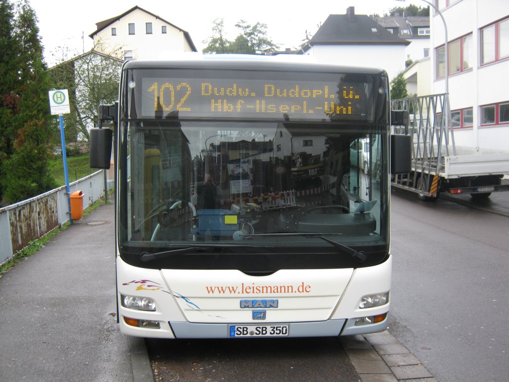 Hier ist ein MAN Lions City Gelenkbus zu sehen.Das Foto habe ich am 02.10.2010 in Saarbrcken Altenkessel gemacht.