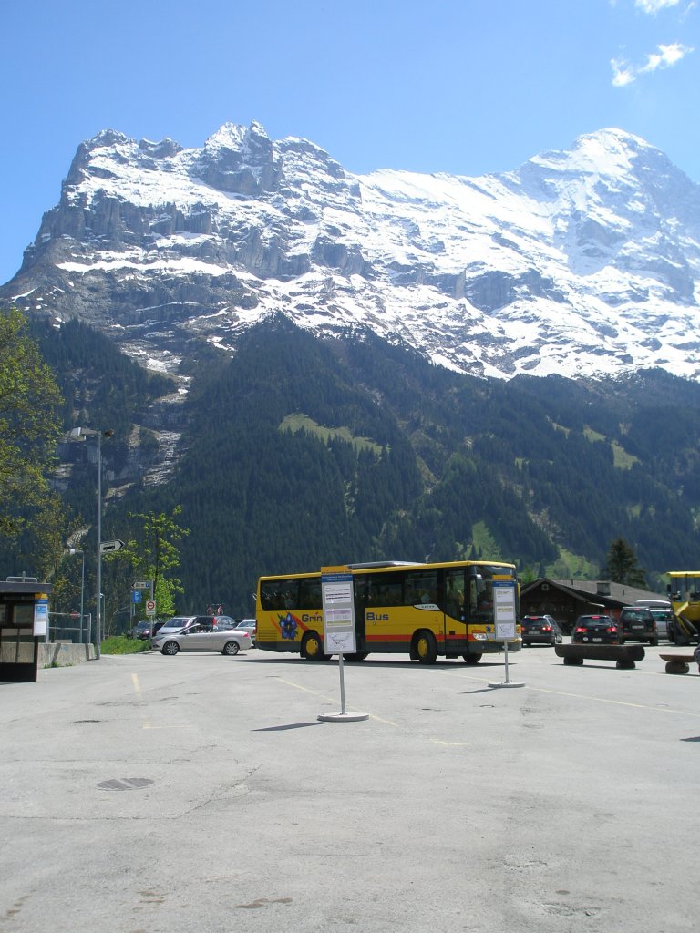 Hier ein Setra 412UL von GrindelwaldBus am Bahnhof in Grindelwald (Aufgenommen am 23.05.2010)
