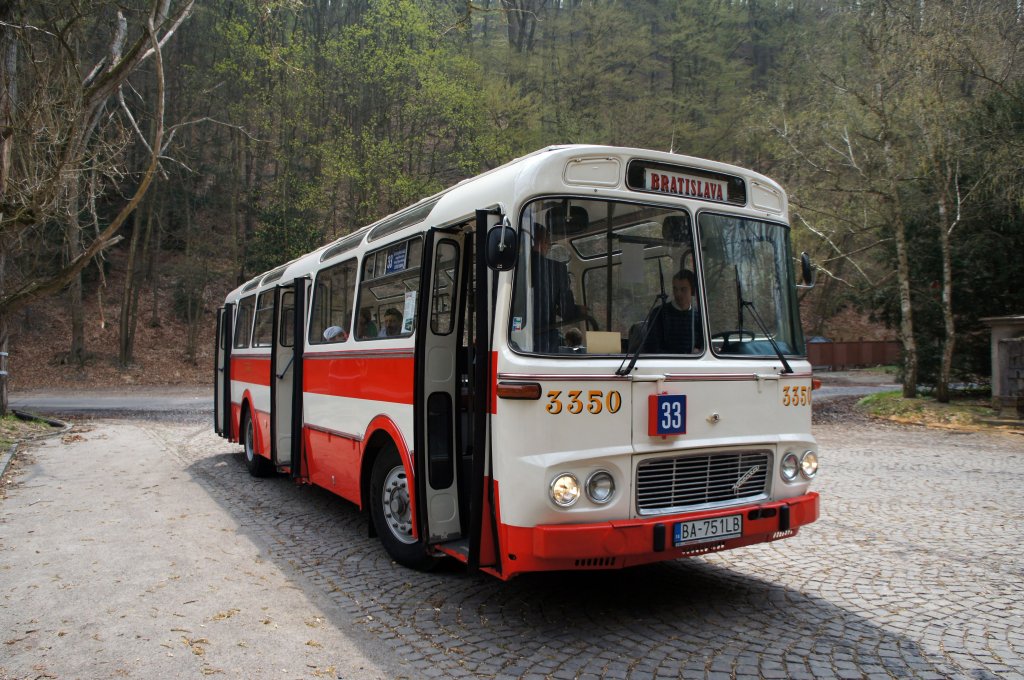 Historische Bus - Karosa M 11 #3350,  Bratislava pre vetkch  elezn Studnička 20.04.2013