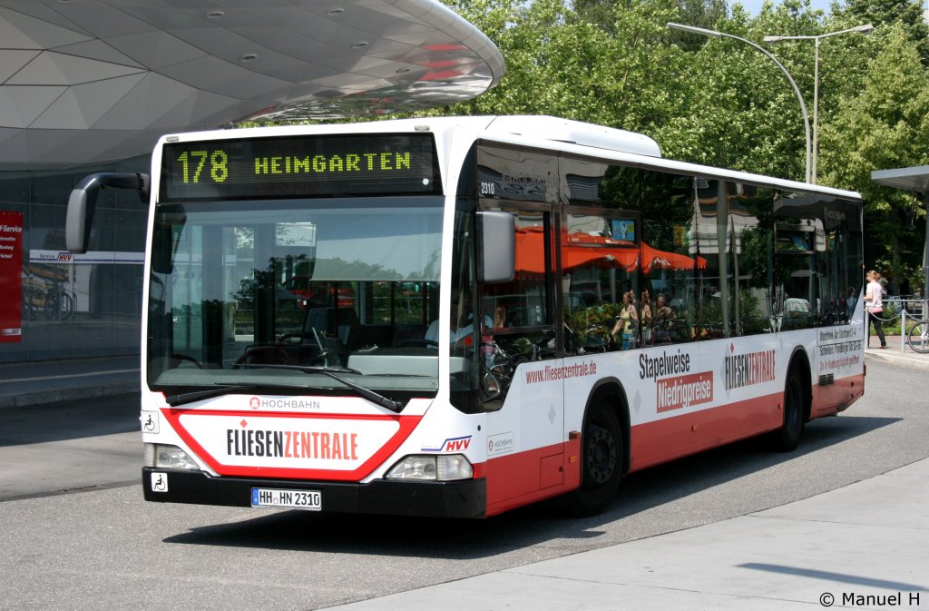 Hochbahn 2310 (HH HN 2310) mit Werbung fr die Fliesen Zentrale.
Hamburg Poppenbttel, 3.7.2010.