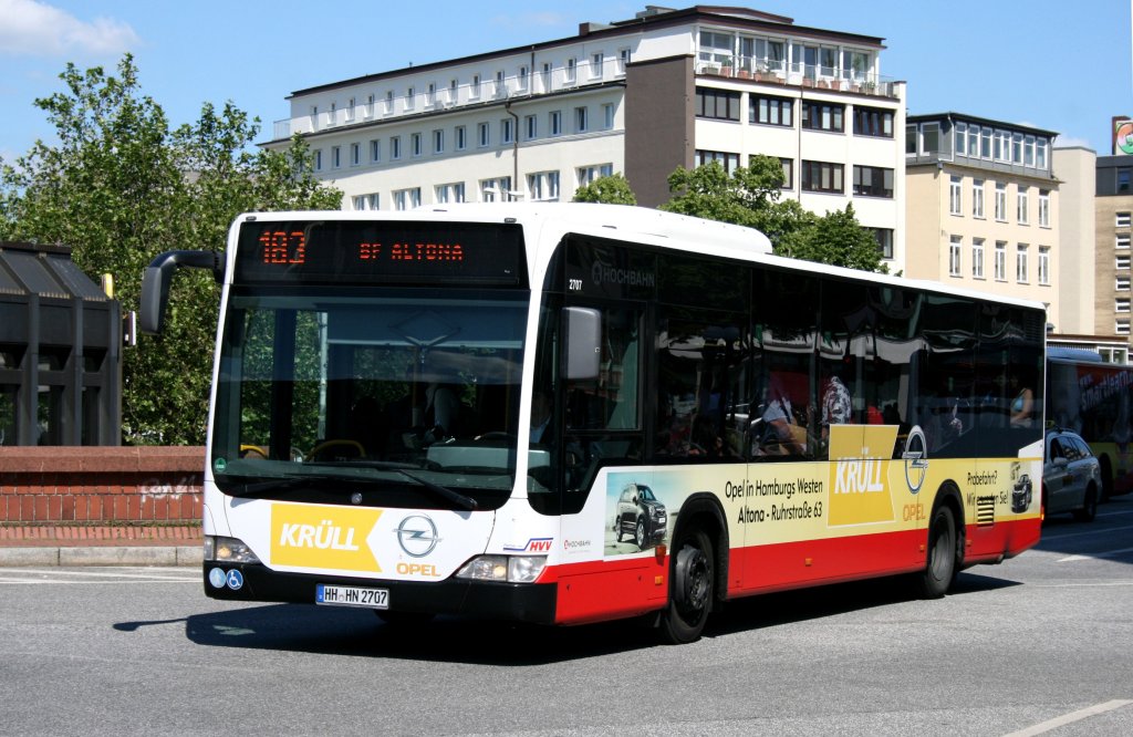 Hochbahn 2707 (HH HN 2707) macht Werbung fr Opel Krll.
Hamburg Altona Bahnhof, 17.6.2010