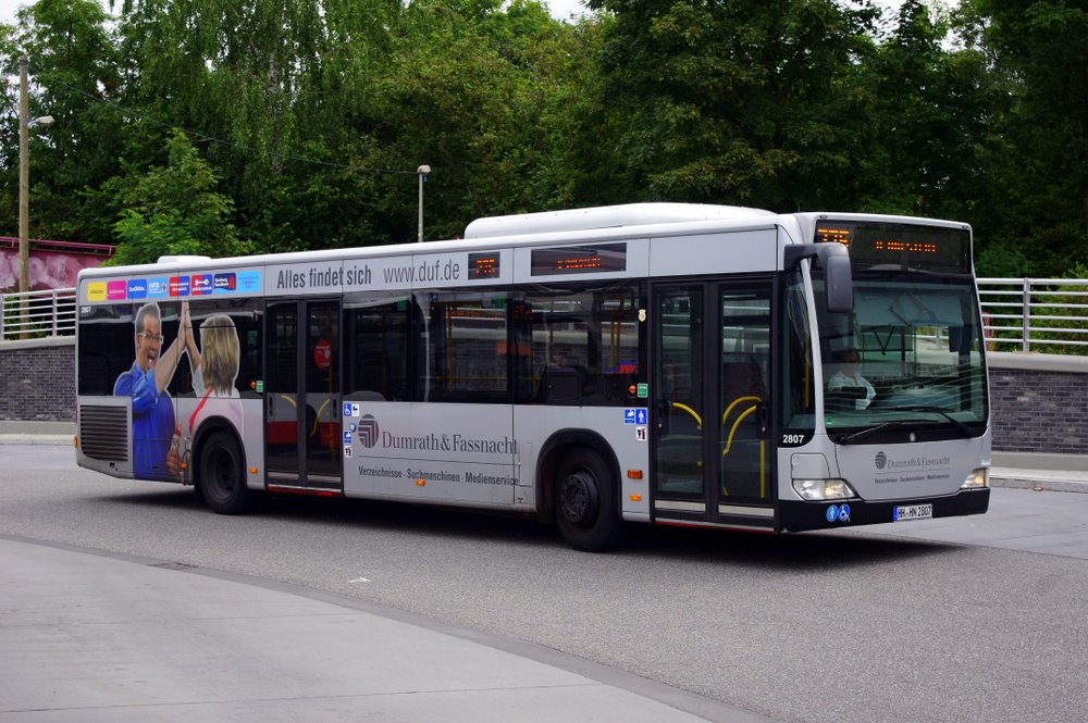 Hochbahn 2807 am 17.Juli 2010 auf der Busanlage Poppenbttel