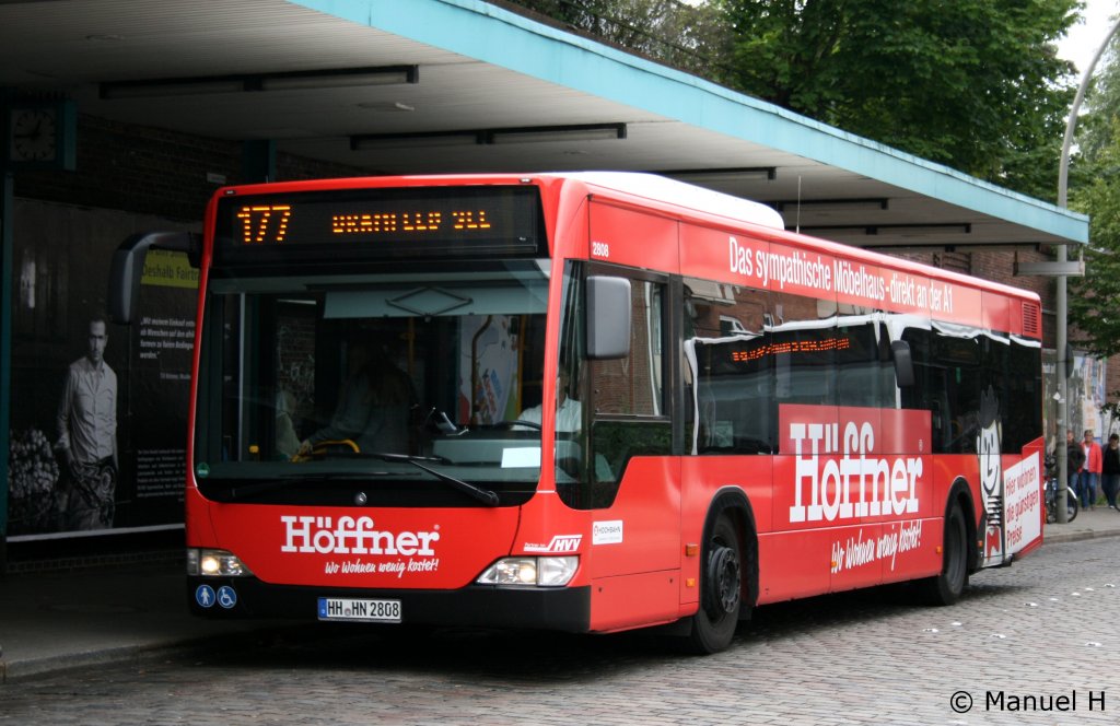 Hochbahn 2808 (HH HN 2808) mit Werbung fr Hffner.
Aufgenommen am ZOB Barmbek, 2.9.2010.