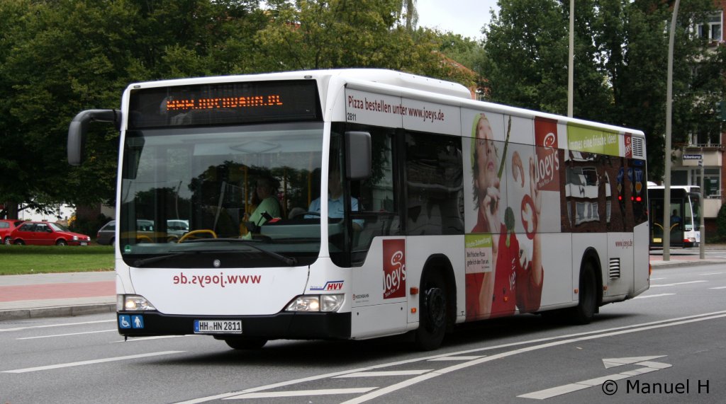 Hochbahn 2811 (HH HN 2811) mit Werbung fr Joes Pizza.
Aufgenommen am ZOB Barmbek, 2.9.2010.