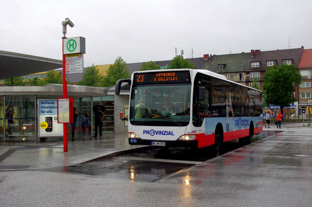 Hochbahn 2903 am 27.August 2010 auf der Linie 23 auf der Busanlage Wandsbek Markt.