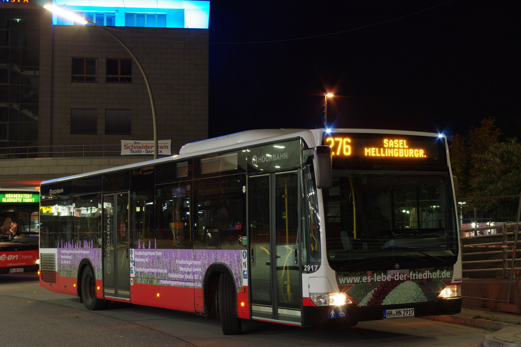 Hochbahn 2917 mit seiner neuen Werbung fr die Hamburger Friedhfe (man beachte den Spruch auf der Front)am 17.Oktober 2010 spt Abends auf der Busanlage Poppenbttel.

