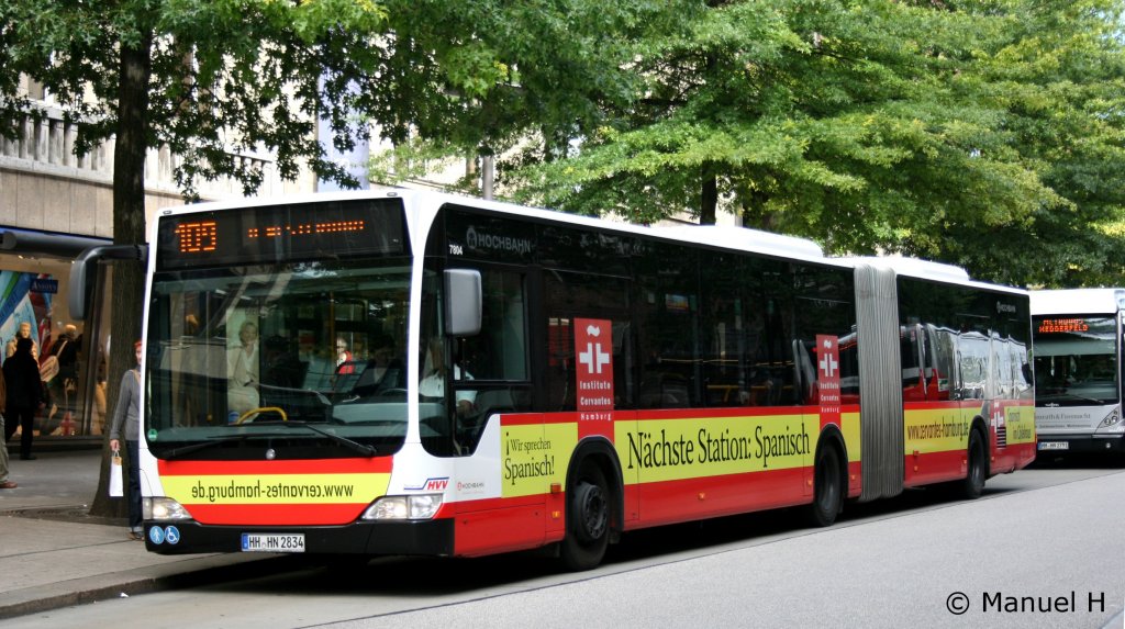 Hochbahn 7804 (HH HN 2834) mit Werbung fr das Instituto Cervantes Hamburg.
Aufgenommen auf der M am 2.9.2010.