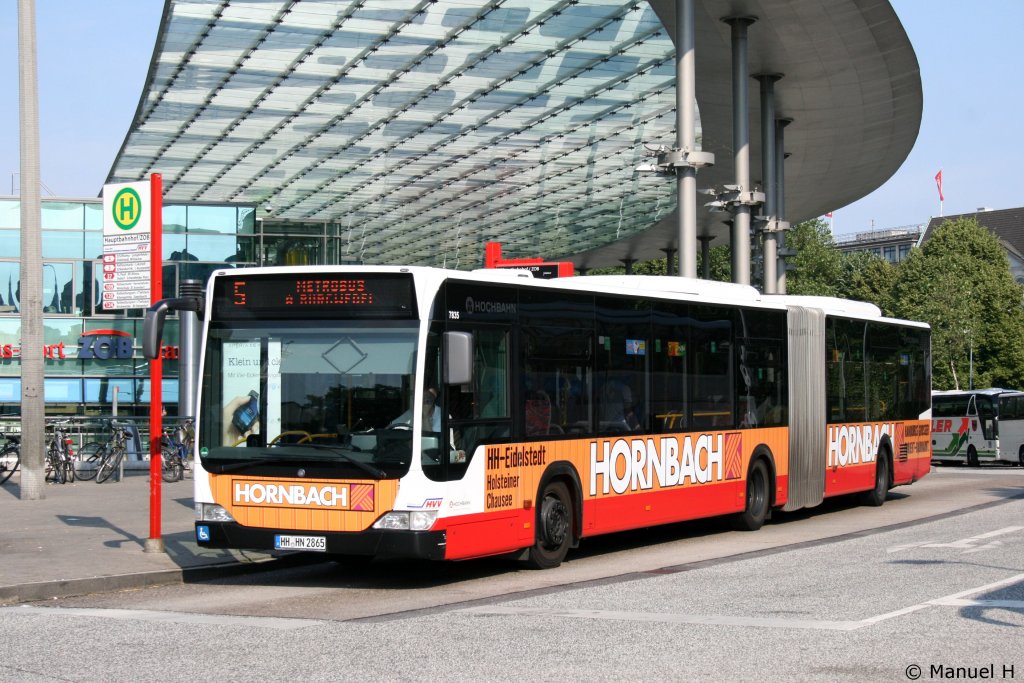 Hochbahn 7835 (HH HN 2865) mit Werbung fr Hornbach.
Hamburg HBF, 3.7.2010.