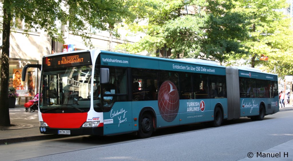 Hochbahn 7859 (HH HN 2889) mit Werbung fr Turkish Airlines.
Aufgenommen auf der M am 2.9.2010.