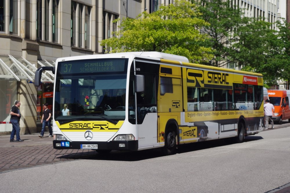 Hochbahn Schnellbus mit der Nummer 6419 vom Typ Citaro M am 7.Juli 2010 am Rathausmarkt
