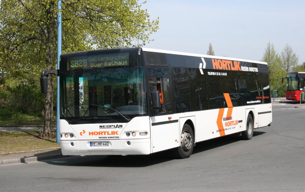 Hortlik Reisen (RE HR 440) am ZOB Dorsten mit der Linie SB28.
24.4.2010 