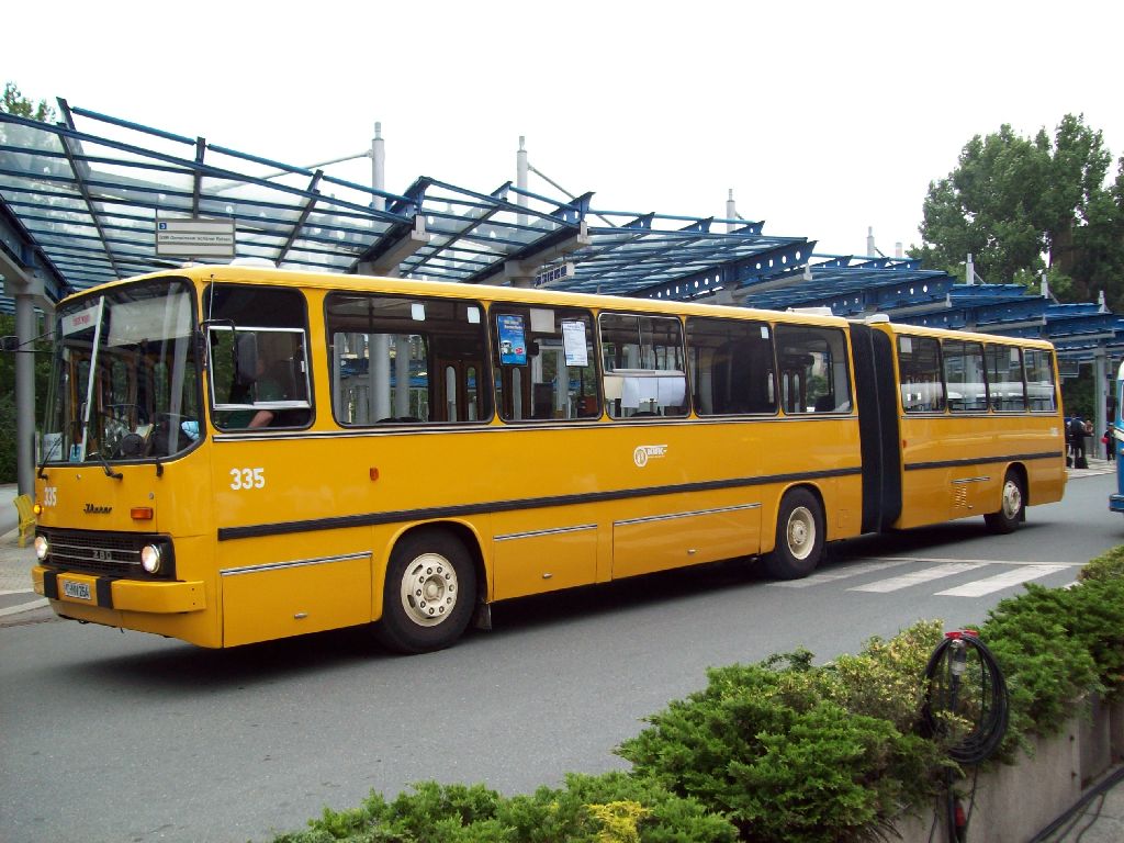 Ikarus 280.02 der CVAG im Busbahnhof Chemnitz 24.07.10