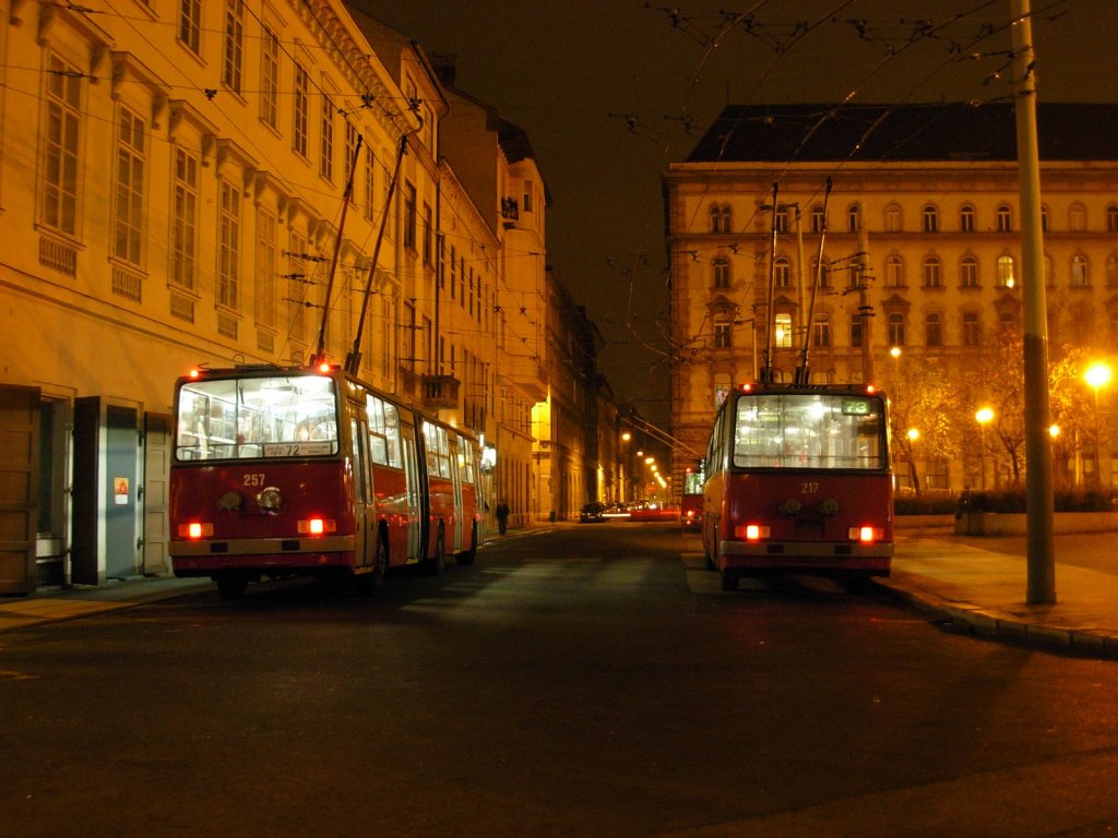 Ikarus 280T, BKV Budapest #217 und #257, 24.11.2012, Arany Jnos utca Budapest.