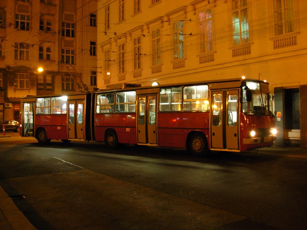 Ikarus 280T, BKV Budapest #257, 24.11.2012, Arany Jnos utca Budapest.