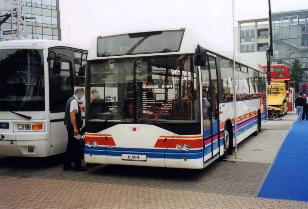 Ikarus E94, aufgenommen auf der IAA 2000 in Frankfurt.