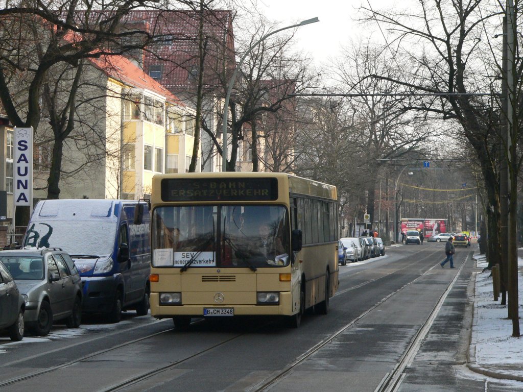 In alter BVG-Farbgebung zeigt sich B-CM 3348 der Magasch GmbH & Co. KG - Berlin am 29.1.2012 in der Ehrlichstrae, Berlin. S-Bahn-Ersatzverkehr S3 wegen Bauarbeiten in Karlshorst.