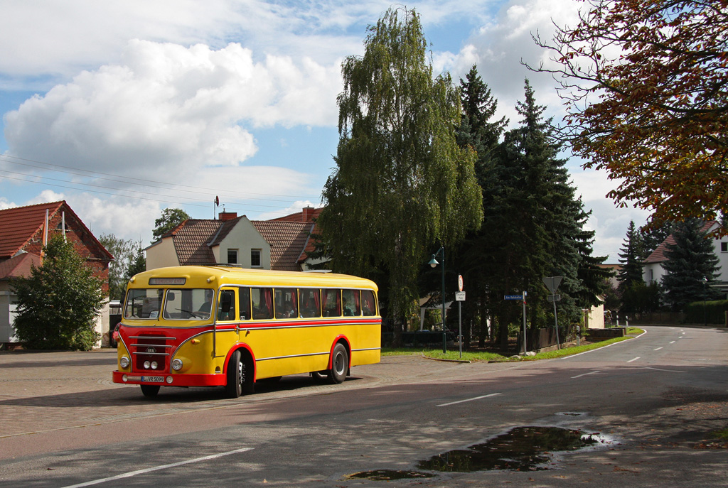 In Horburg-Malau wurde ein Fotohalt eingelegt. Der Bus aus dem KfZ-Werk Ernst Grube Werdau trgt die korrekte Bezeichnung H6B/L fr die Version berlandbuss.