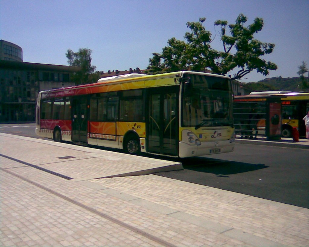 Irisbus Citlis 12 in Vienne (Frankreich) mit der Wagennummer 74. 
Vienne liegt 30 Kilometer sdlich von Lyon.
Der neue Citlis 12 mit der Wagennummer 75 ist neulich eingetroffen.