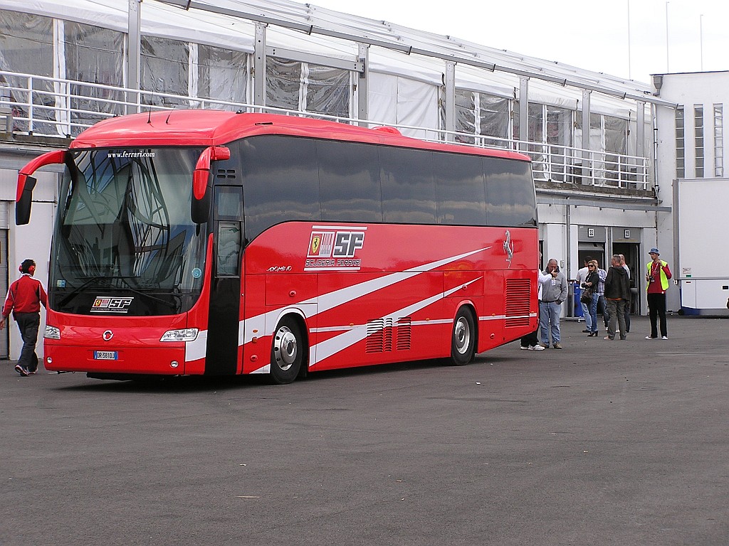 Irisbus\Iveco Domino in Ferrari Kleidung. Gesehen am dritten September 2010, Hungaroring Paddock