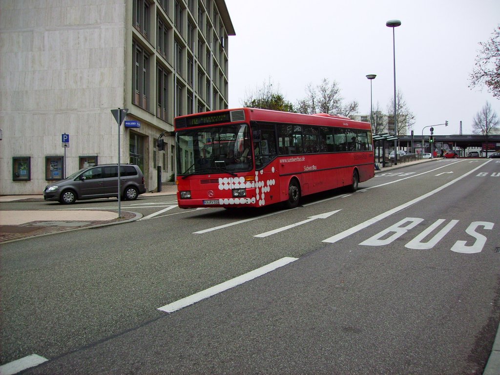 KA-RV 510 ist am 03.12.2011 an der Haltestelle Pforzheim Bahnhofstrae auf der Linie 712 nach Birkenfeld unterwegs.