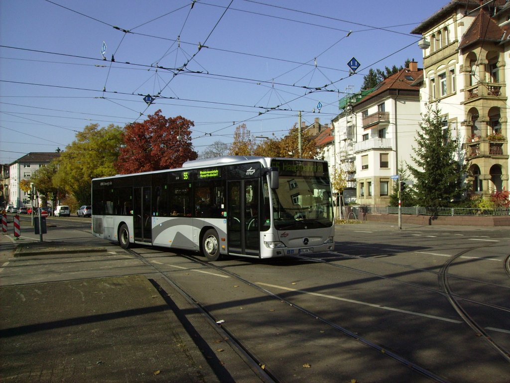 KA-VK 796 ist am 31.10.2011 als Linie 55 unterwegs zum Karlsruher Hauptbahnhof. Aufgenommen am Weinbrennerplatz.