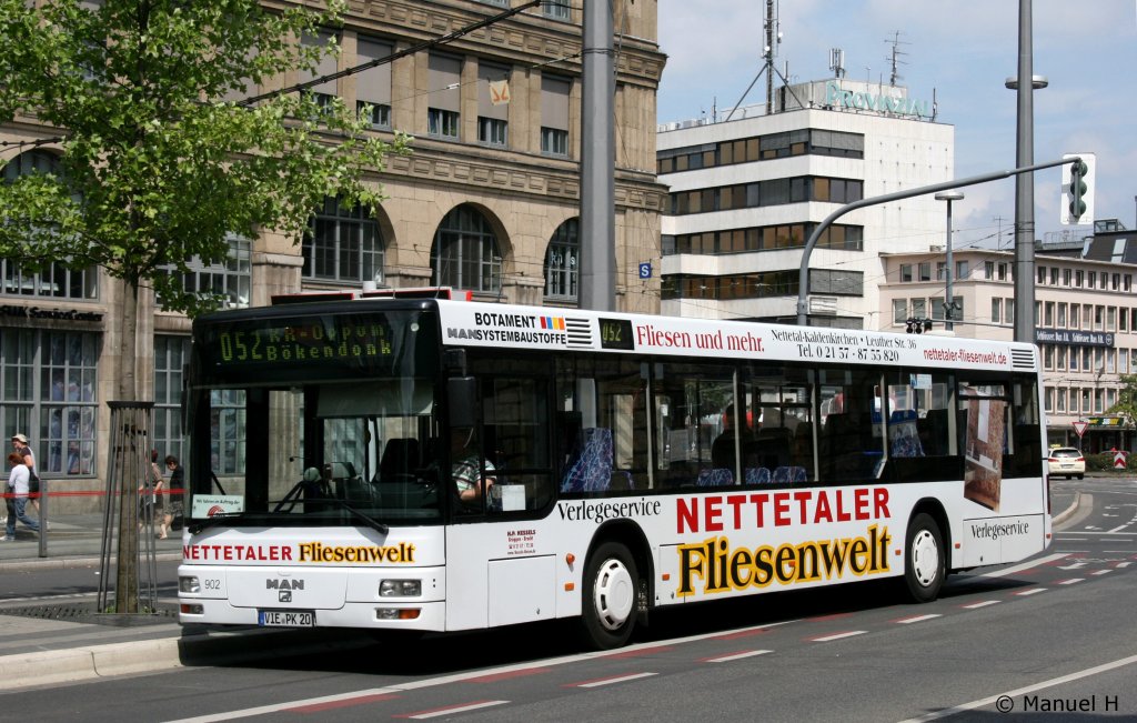 Kessels 902 (VIE PK 20) macht Werbung fr die Nettetaler Fliesenwelt.
Krefeld HBF, 1.8.2010.