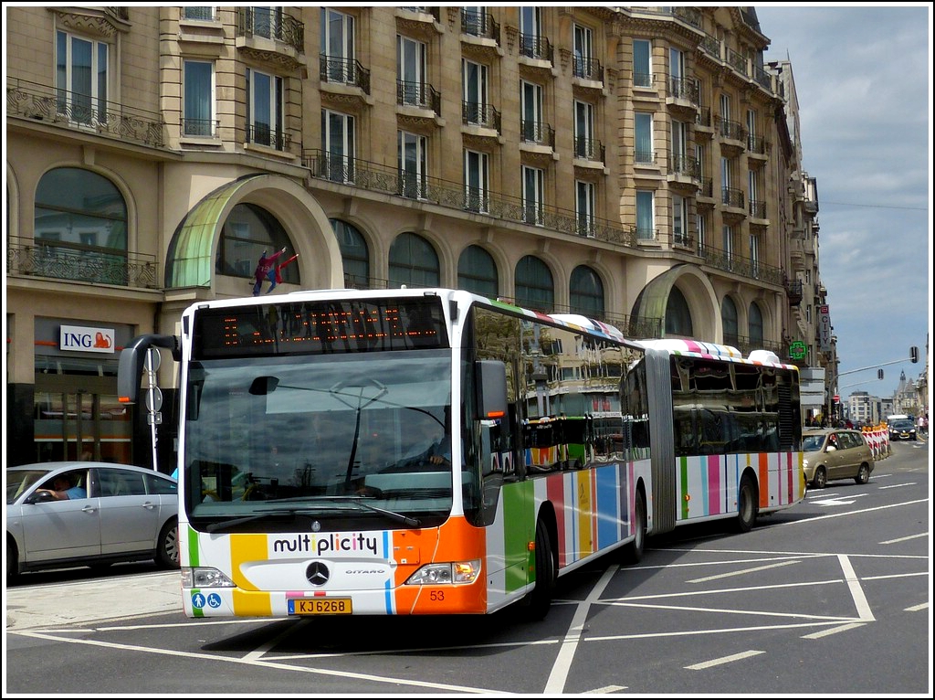 KJ 6268, VDL 53, seit Januar 2012 SIND 18 solcher farbenfroher Mercedes-Benz Citaro Gelenkbusse in den Straen der Stadt Luxemburg unterwegs. 30.04.2012 