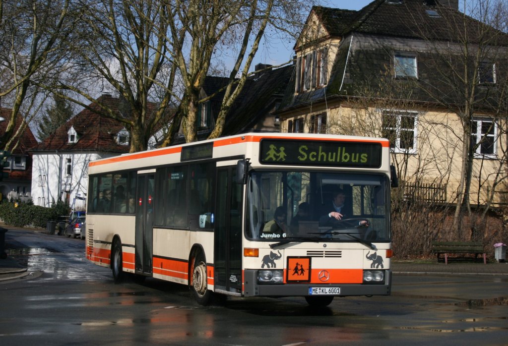 Klingenfuss 6 (ME KL 6001) (Ex Ver 235) in Kettwig vor der Brcke im Schlerverkehr.
1.3.2010