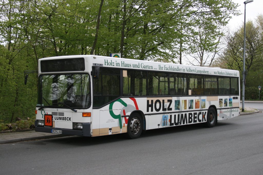 Klingenfu (ME KL 646) (Ex Regionale Verkehrsgesellschaft Dahme-Spreewald (RVS)  LDS-VG 20) macht Werbung fr Holz Lumbeck.
Aufgenommen am Schwimmzentrum in Essen Kettwig.
21.4.2010