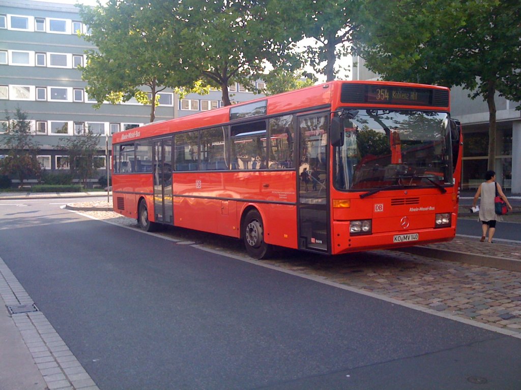 KO-MV 140 gehrt der RMV-Koblenz. Der Mercedes O407 ist eines der lteren Fahrzeug der  Rhein-Mosel-Bus  Flotte. Aufgenommen am 23.August 2011 in Koblenz/Hauptbahnhof.