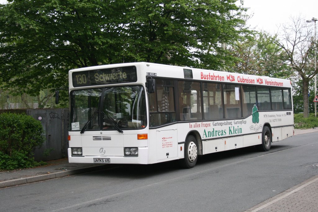 KS Reisen (UN KS 615) steht hier mit der Linie 130 am Bahnhof Schwerte.
KS Fhrt im Auftrag der BRS (Busverkehr Ruhr Sieg).
8.5.2010