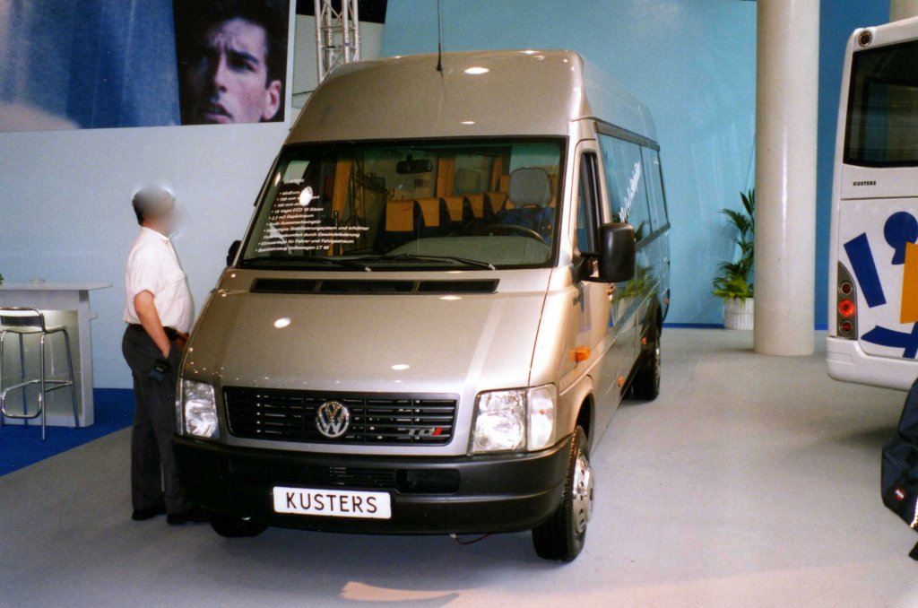 Kusters / VW LT46 Kleinbus, aufgenommen auf der IAA 2002 in Hannover.