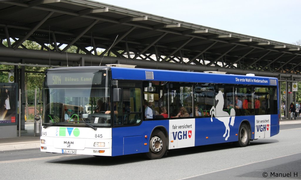 KVG 845 (LG KV 845),aufgenommen am ZOB Lneburg, 20.8.2010.
Der Bus macht Werbung fr VGH Versicherungen.