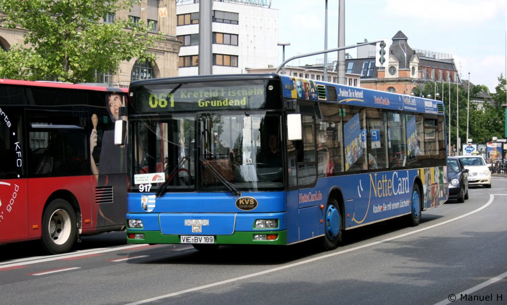 KVS 917 (VIE BV 109).
Der Bus macht Werbung fr die Nette Card.
Krefeld HBF, 1.8.2010.