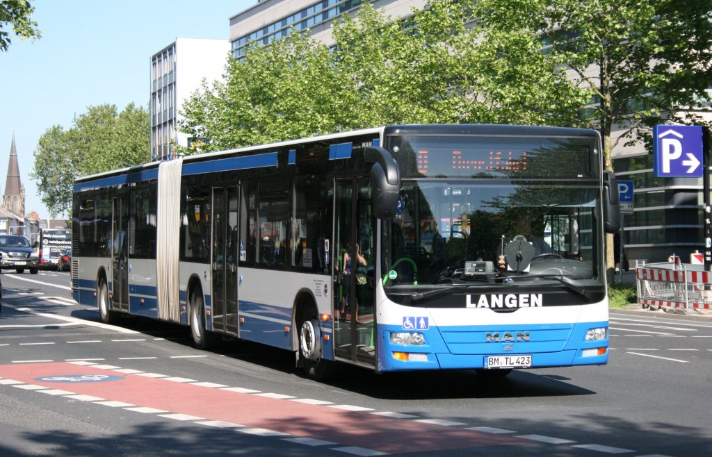 Langen Reisen (BM TL 423).
Aachen Bushof, 4.6.2010.