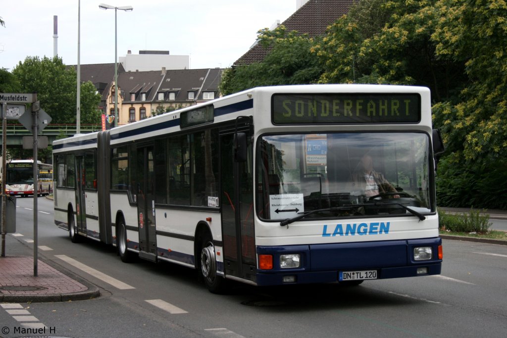 Langen Reisen (DN TL 120) fhrt SEV von Du.Rheinhausen zum Du Hauptbahnhof.
Dieser Bus ist ein ASEAG Auftragsfahrzeug.
Steinische Gasse, 24.7.2010.