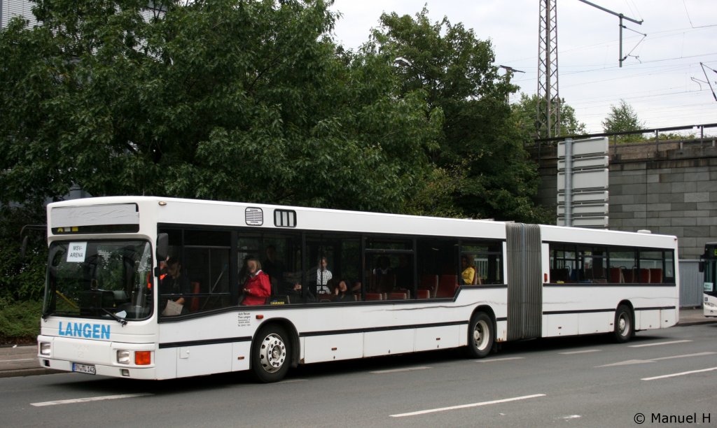 Langen Reisen (DN TL 142).
Dieser Bus fuhr mal bei der Rheinbahn in Dsseldorf.
Duisburg HBF, 31.7.2010.