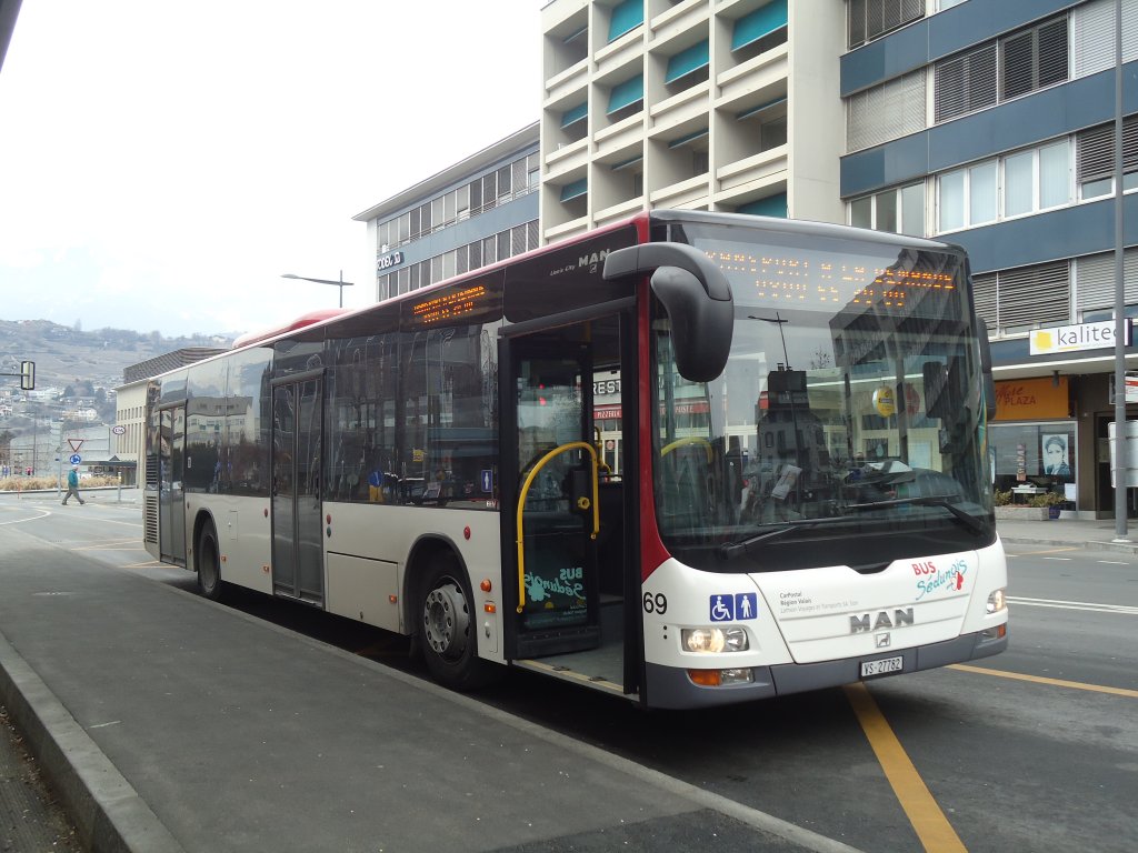 Lathion, Sion (Bus Sdunois) - Nr. 69/VS 27'782 - MAN am 19. Februar 2012 beim Bahnhof Sion