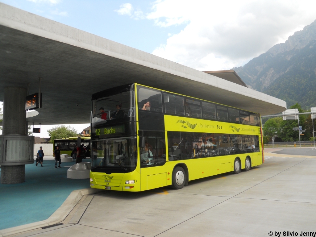 LBA Nr. 60 (MAN Lion's City A39 DD) am 2.5.2011 bei neugestalteten Busbahnhof von Schaan FL, der allerdings nur knapp die Normen fr Doppelstockbusse erfllt.