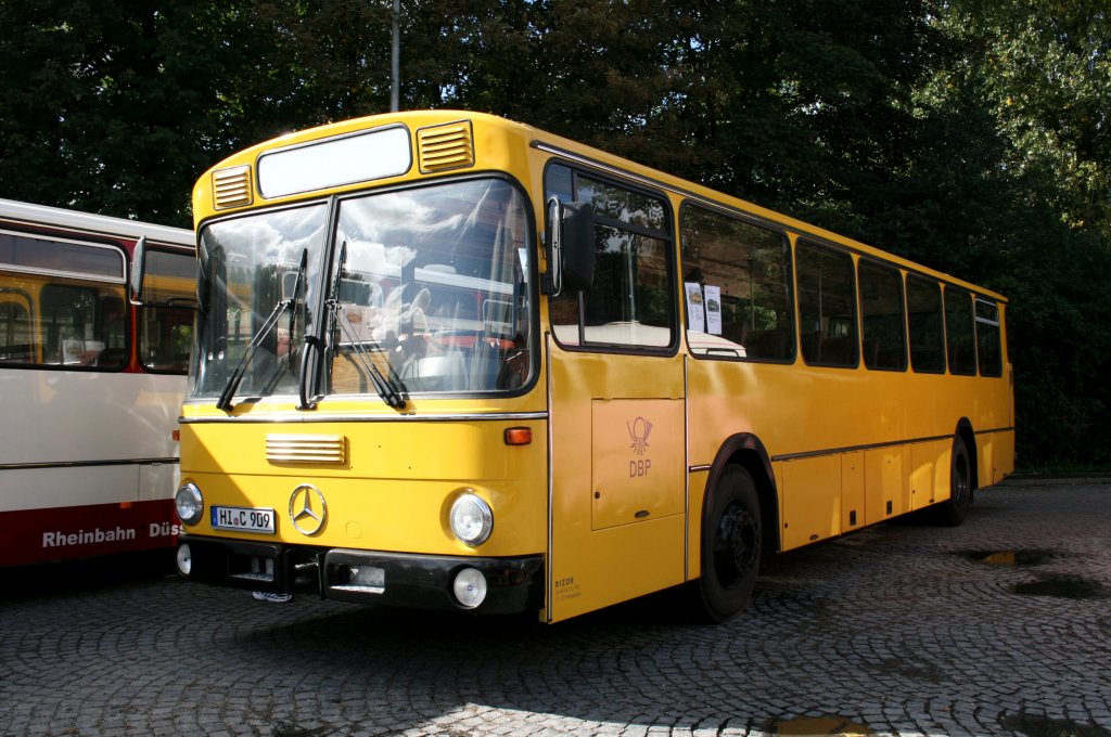 Linienbustreffen 25.9.2010 in Essen 
Mercedes Benz O 307 
Rizor (HI C 909)
Am Anfang seines Lebens im Jahr 1986 fuhr der Bus fr die SWEG in Lahr mit dem Kennzeichen (FR H 1043).
Danach ging es zur Firma Geis und Zuber in Hildburghausen wo er das Kennzeichen (HBN GZ 25) trug.
Seit 2008 gehrt der Bus der Firma Rizor aus Hildesheim.